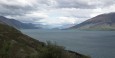 Uitzicht over een meer, onderweg naar Wanaka